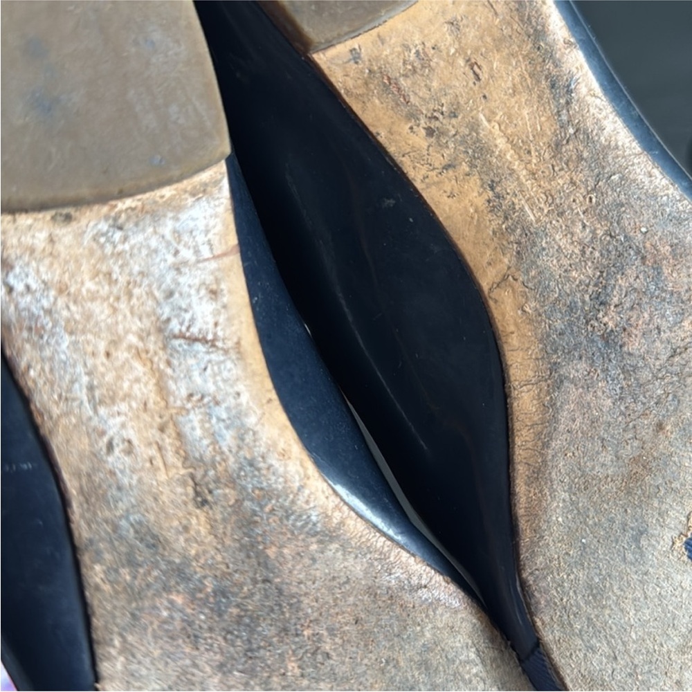 Salvatore Ferragamo Blue Patent Leather Flats with Bow - Picture 7 of 8
